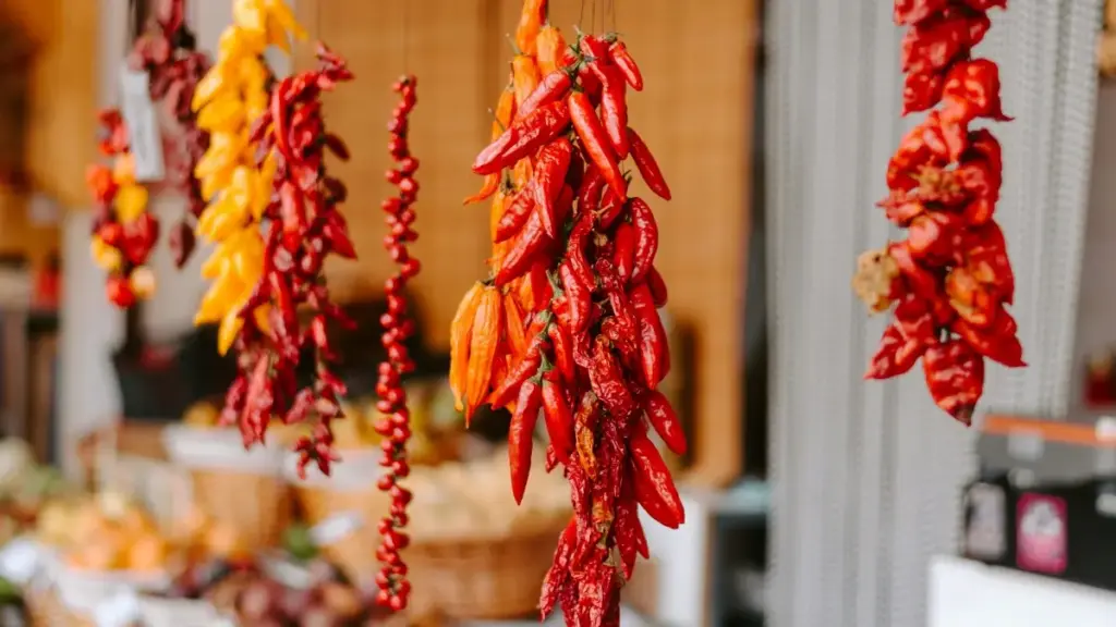 Практычныя тактыкі для беларускіх крэатараў: як знаходзіць і працаваць з бірміскімі брэндамі на LinkedIn, каб атрымаць новую аўдыторыю і рэальная колькасная выгода.