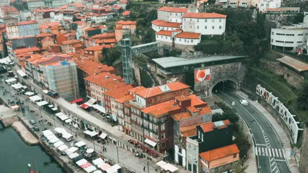 Практичны разбор: як крэатару з Беларусі выйсці на брэнды Паўночнай Македоніі праз HBO Max і сабраць давер спонсараў без лішняга шуму.